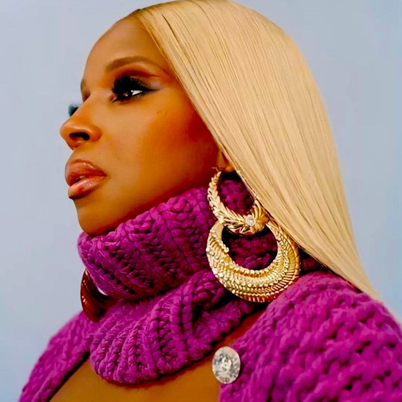 Meet your Posher, Fallon - Picture 14 of 17